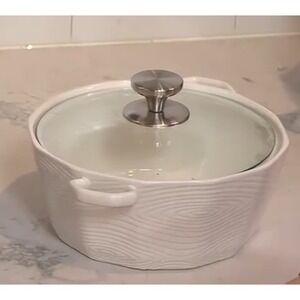 Temp-tations Ovenware Woodland 3-Quart White Ceramic Baker with Glass Lid